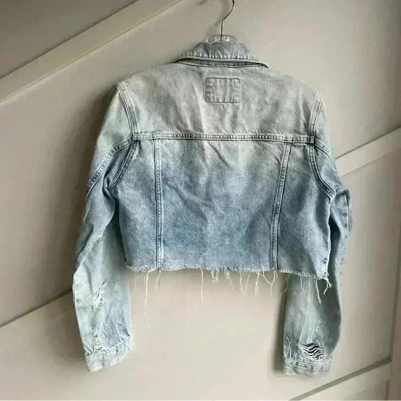 Forever 21 Cropped Denim Distressed jacket  Size M - Picture 3 of 6